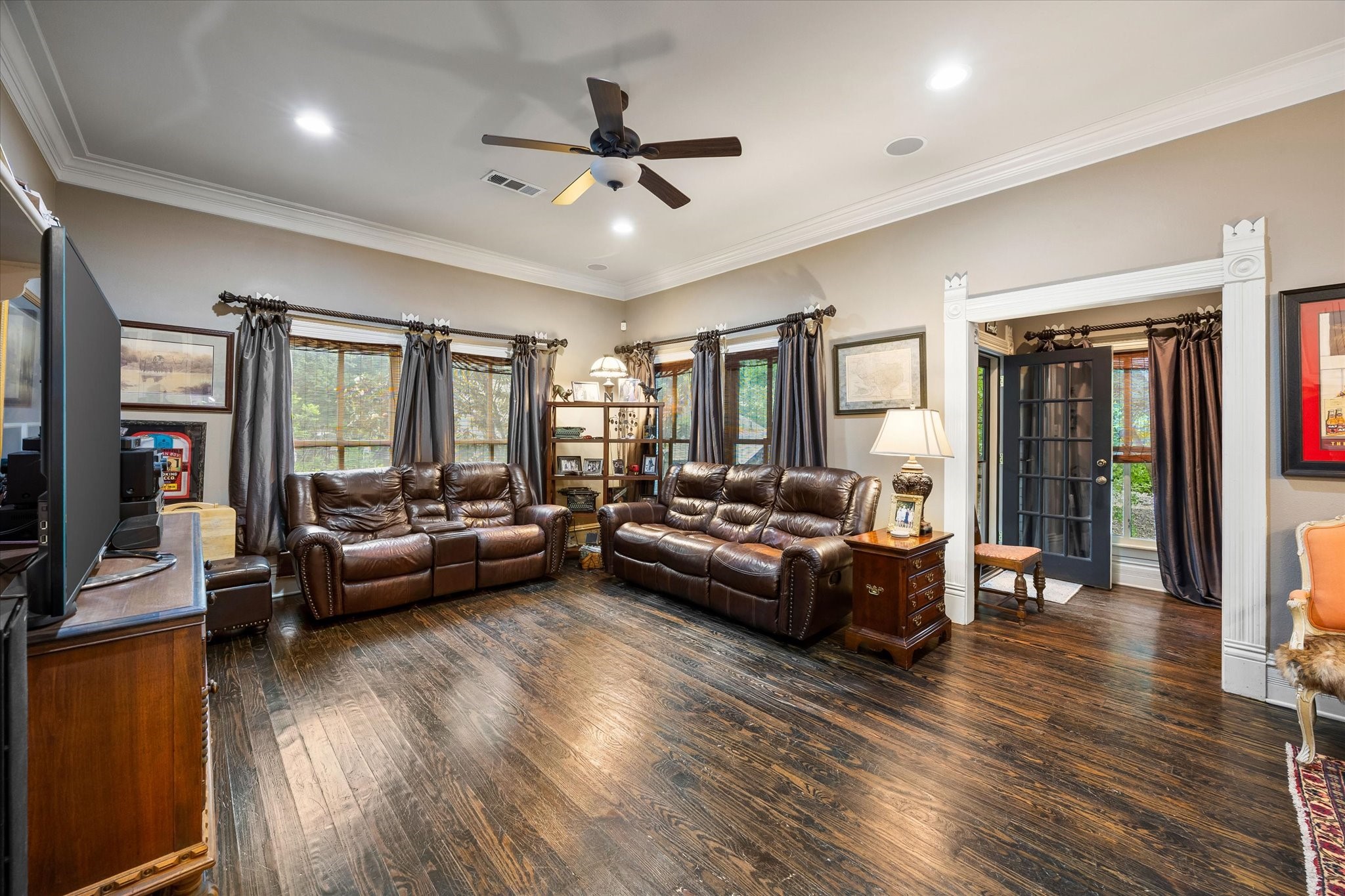 1025 W Main Street Waxahachie TX 75165