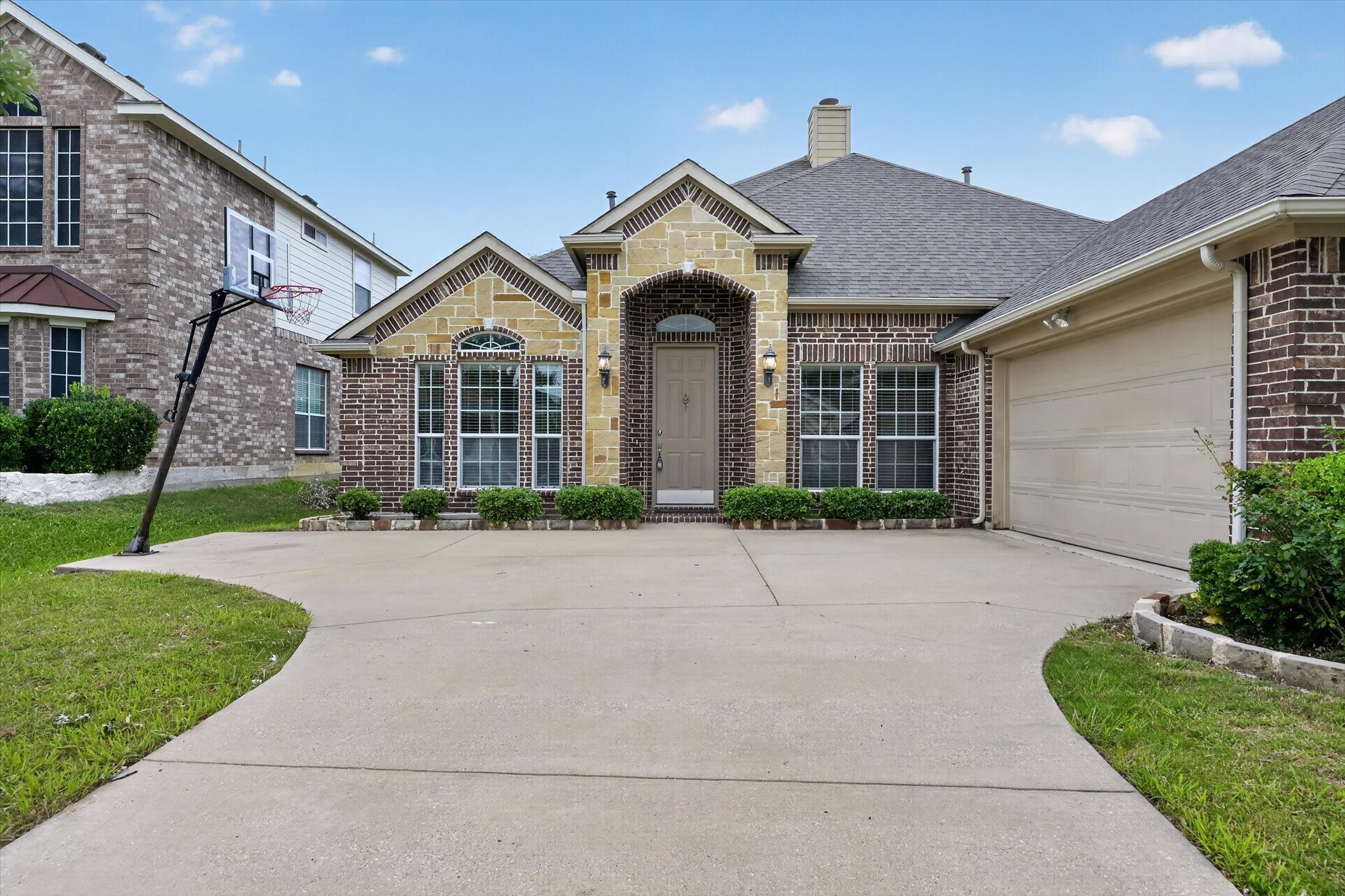 4502 Warbler Lane Garland TX 75043
