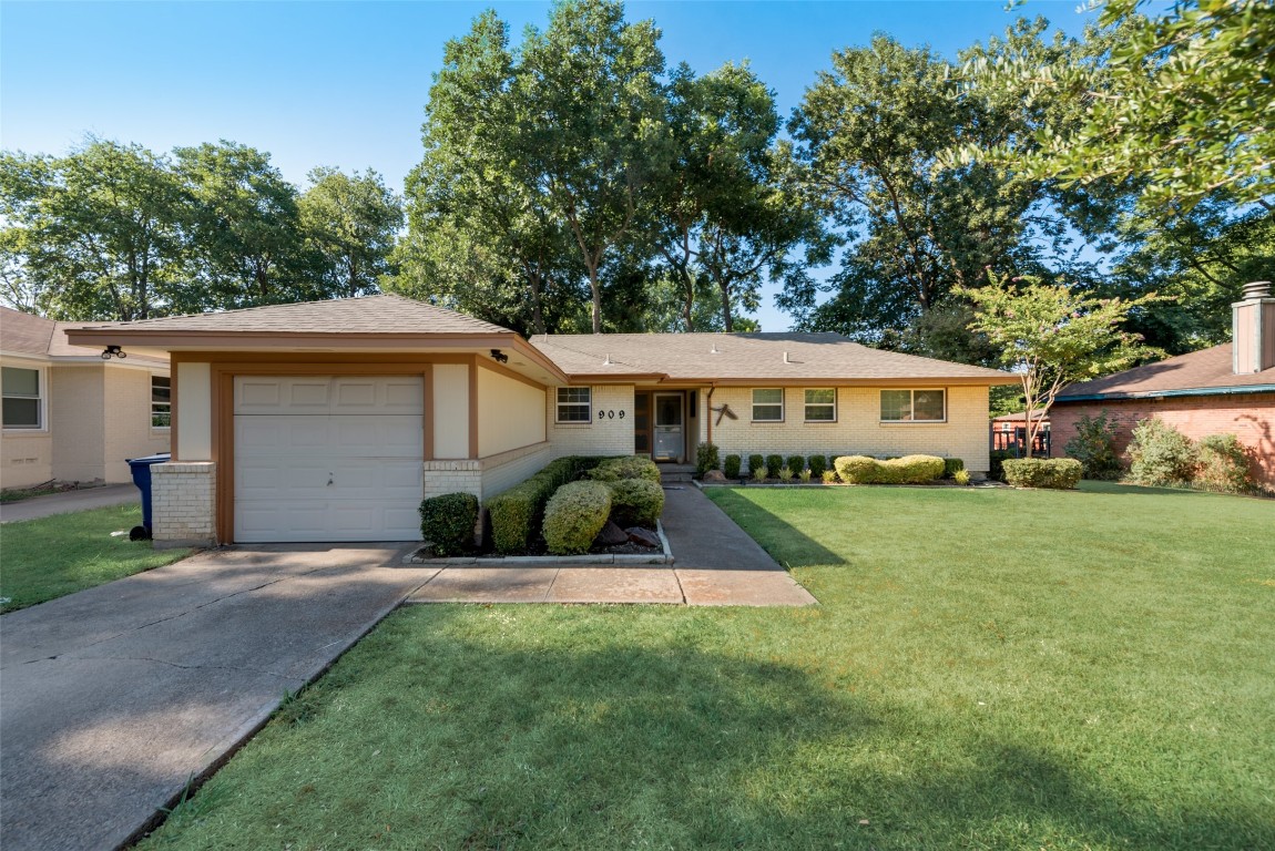 909 Parkmont Drive Garland TX 75041