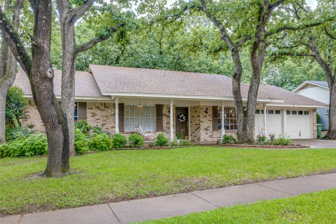 2116 Mossy Oak Street Arlington TX 76012