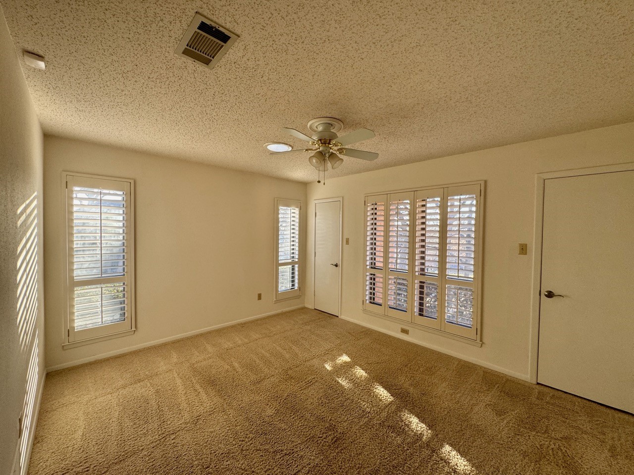 1205 Riverview Drive Arlington TX 76012