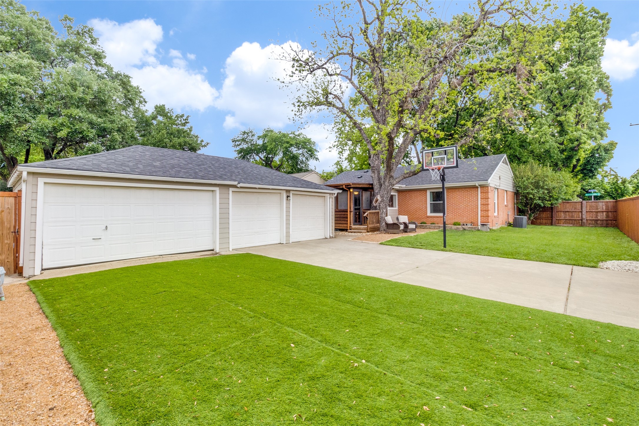 649 Northlake Drive Dallas TX 75218