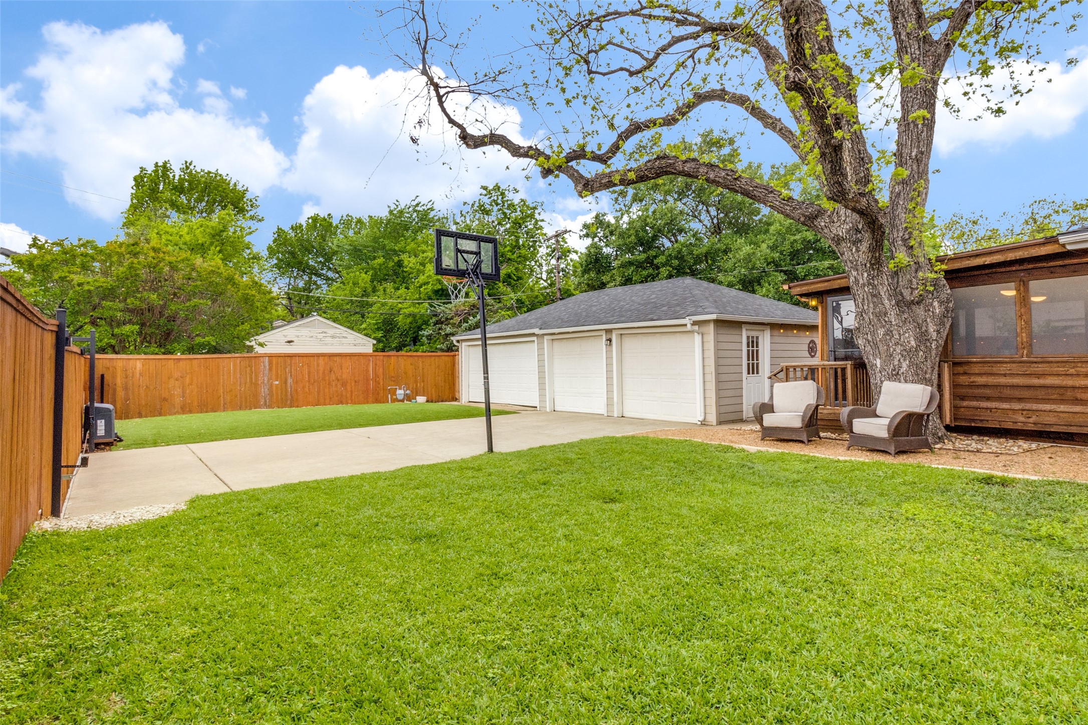 649 Northlake Drive Dallas TX 75218
