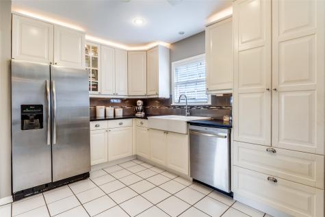 649 Northlake Drive Dallas TX 75218