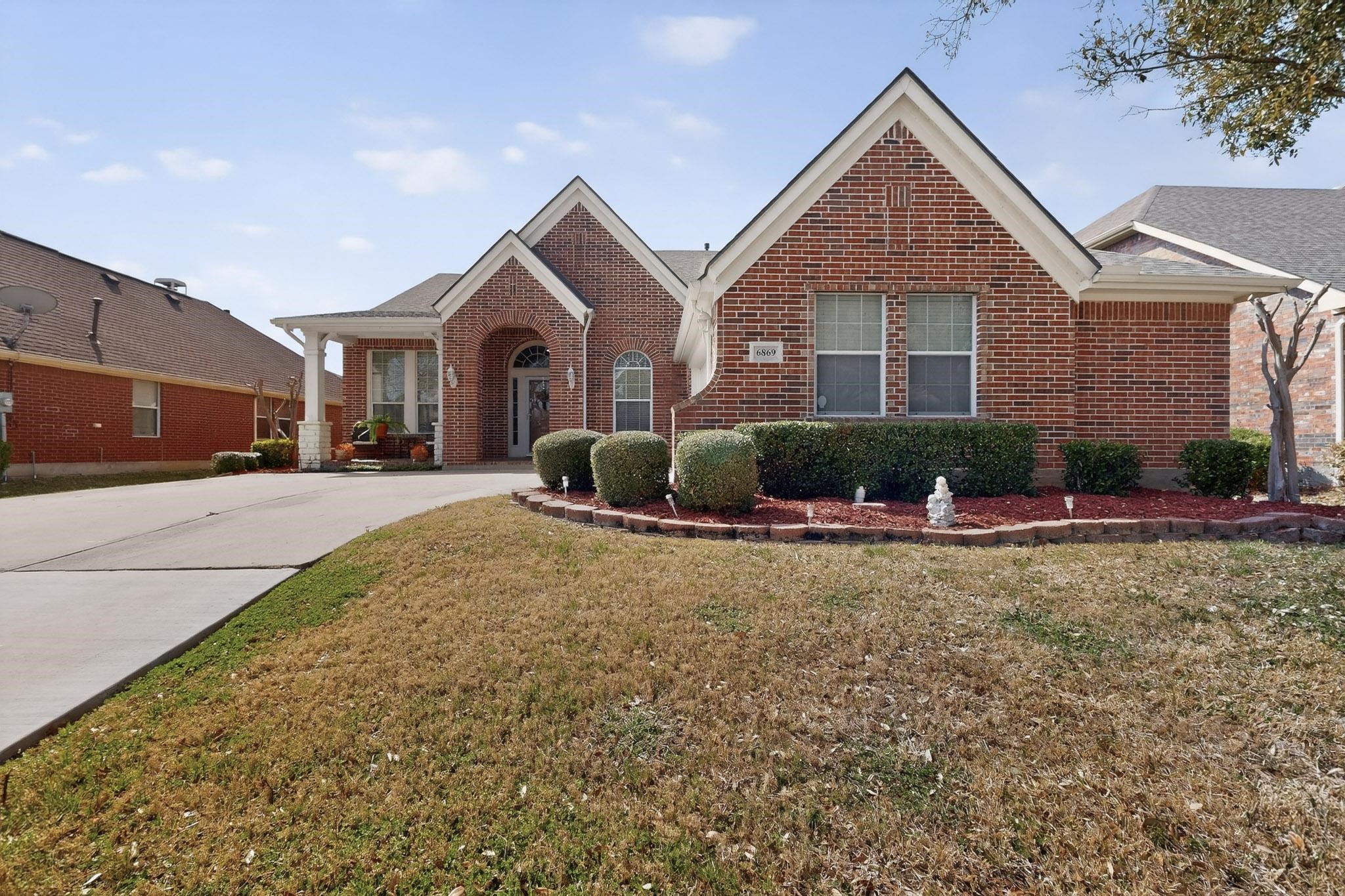 6869 Cape Cod Drive Grand Prairie TX 75054