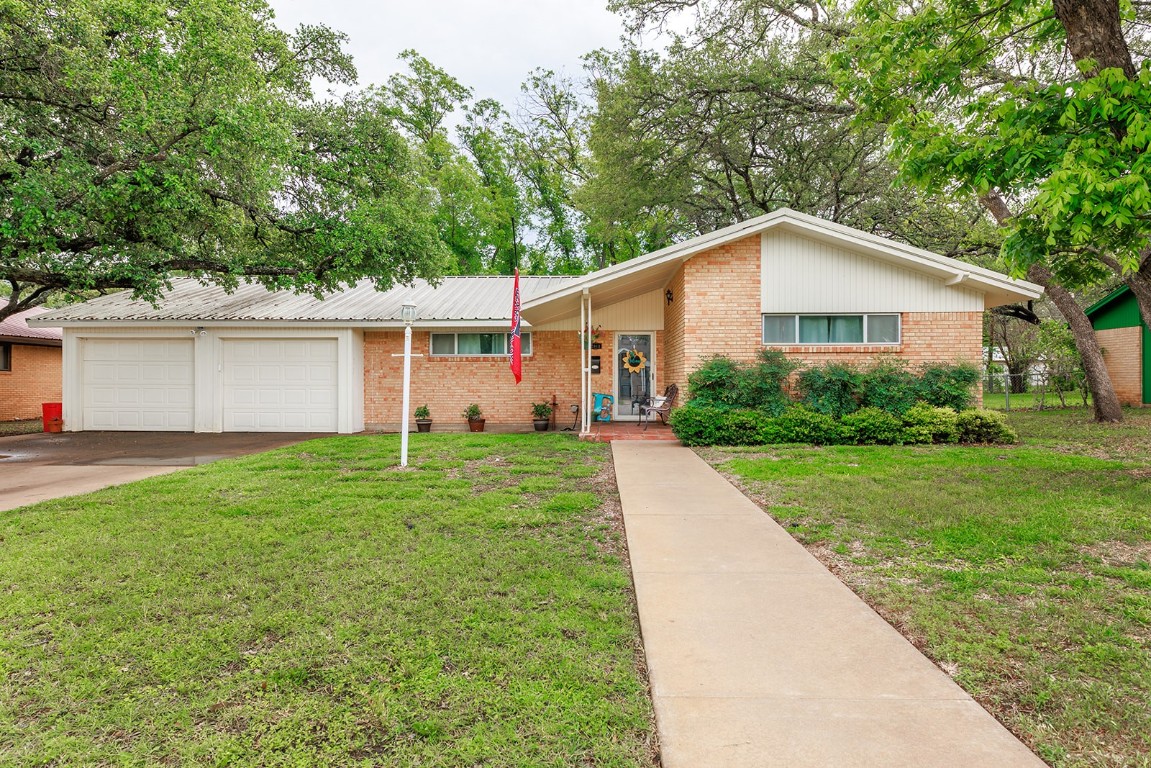 2013 S China Street Brady TX 76825