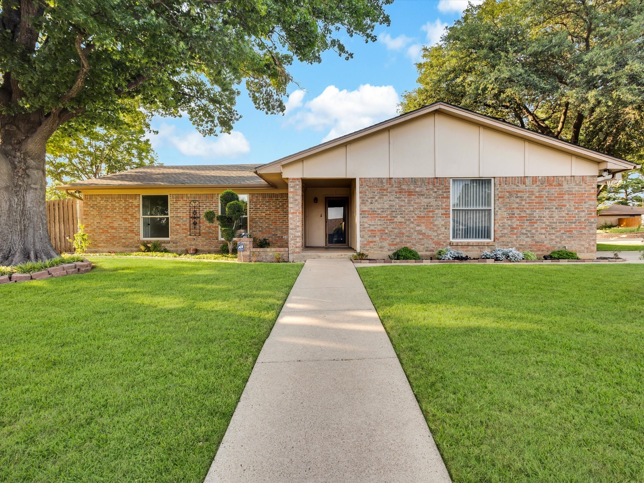 8521 Brookridge Drive North Richland Hills TX 76182