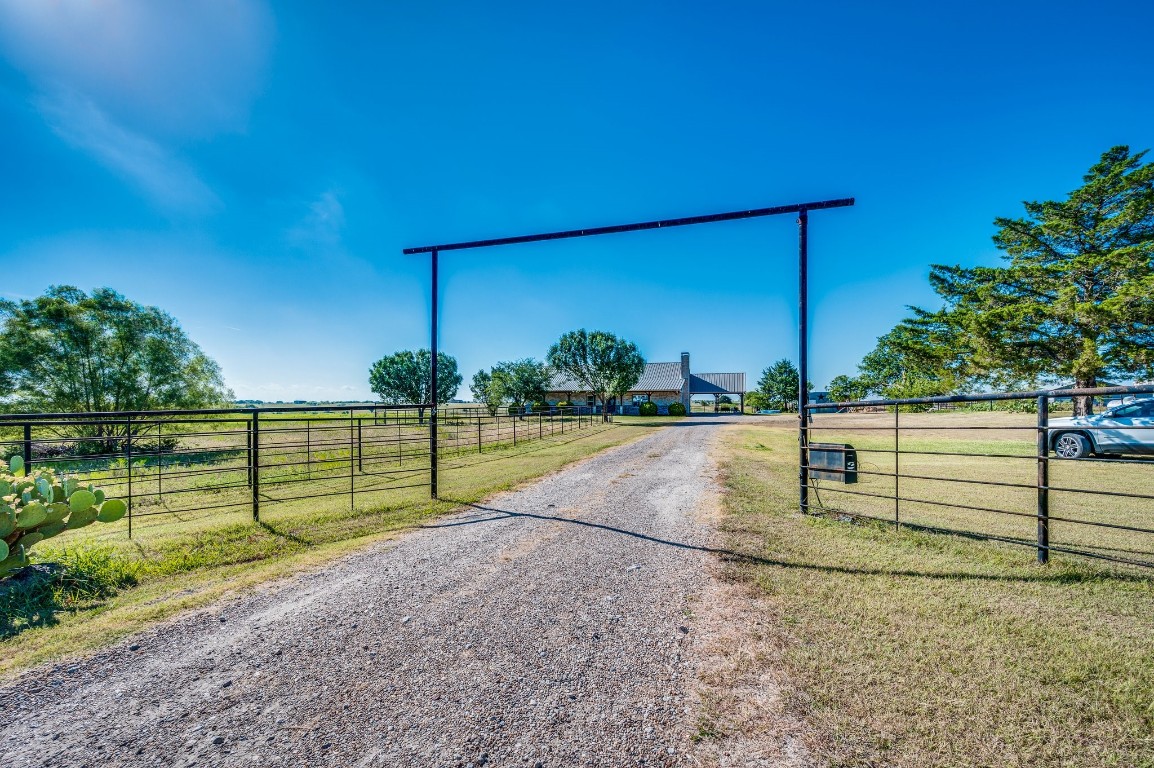819 Hornik Road Ennis TX 75119