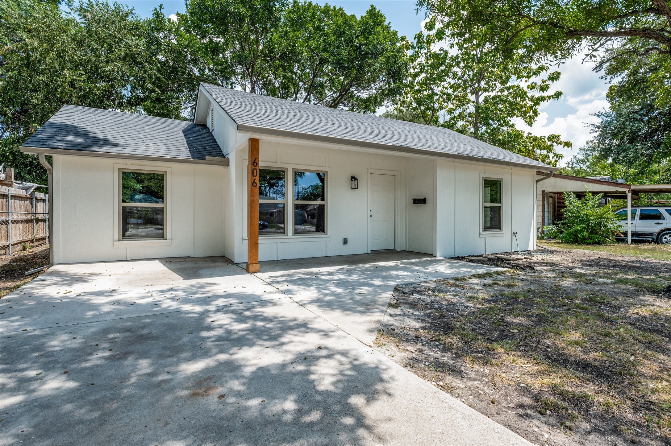 606 SE 12th Street Grand Prairie TX 75051
