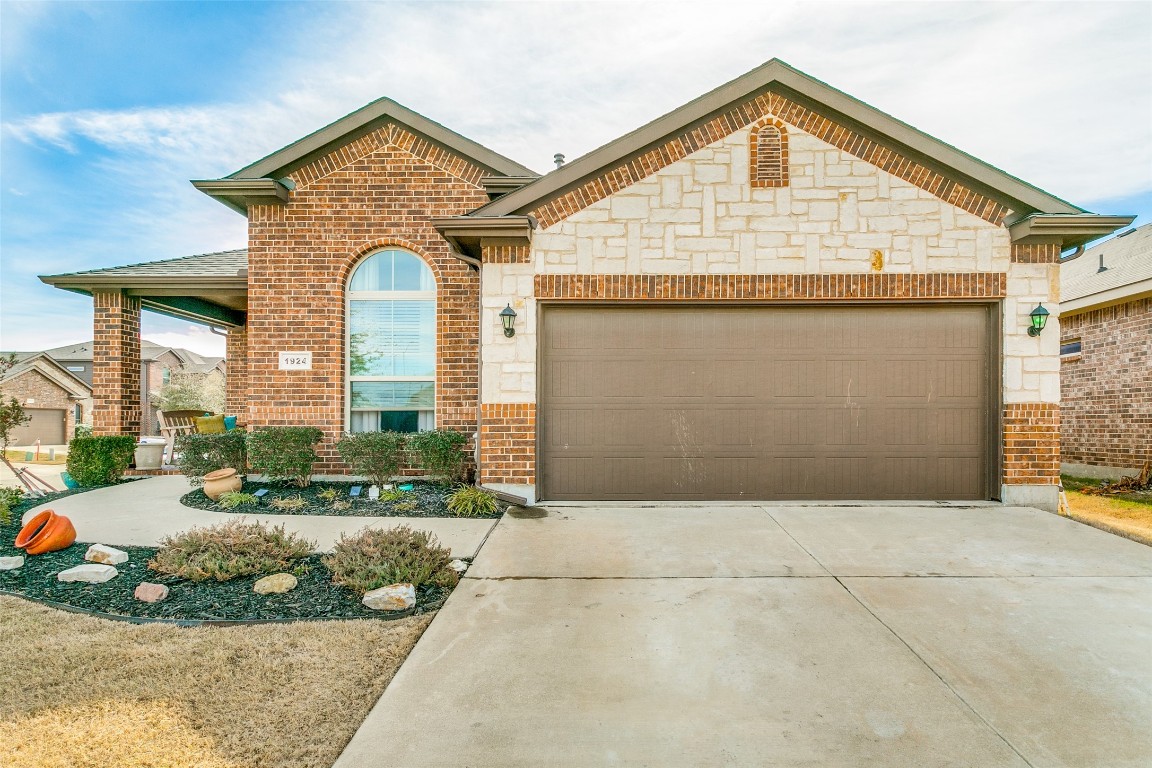 1924 Jacona Trail Fort Worth TX 76131