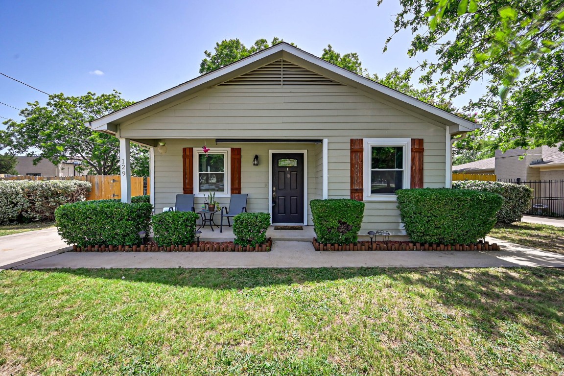 129 S Lawson Street Burleson TX 76028