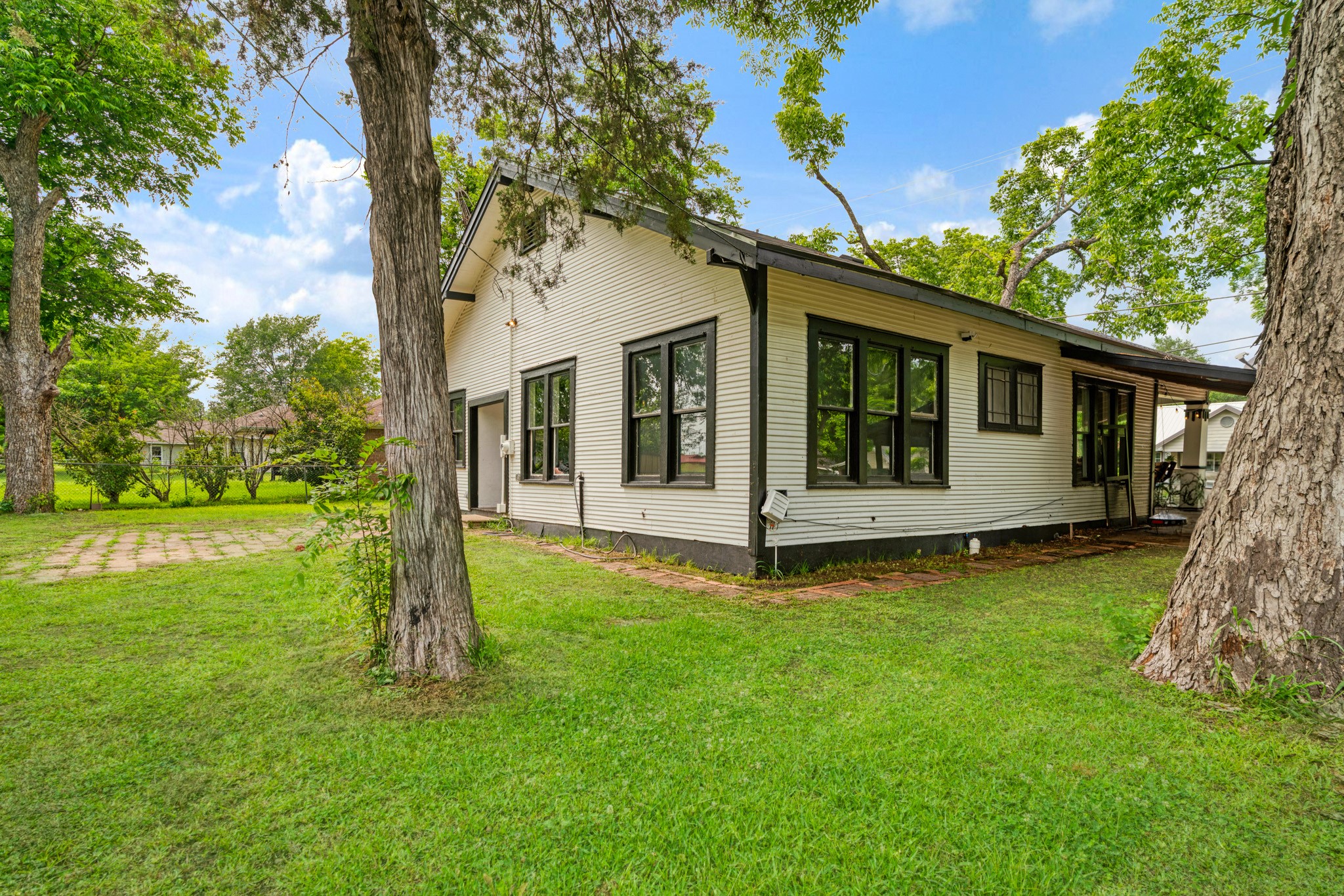 403 Monroe Deport TX 75434