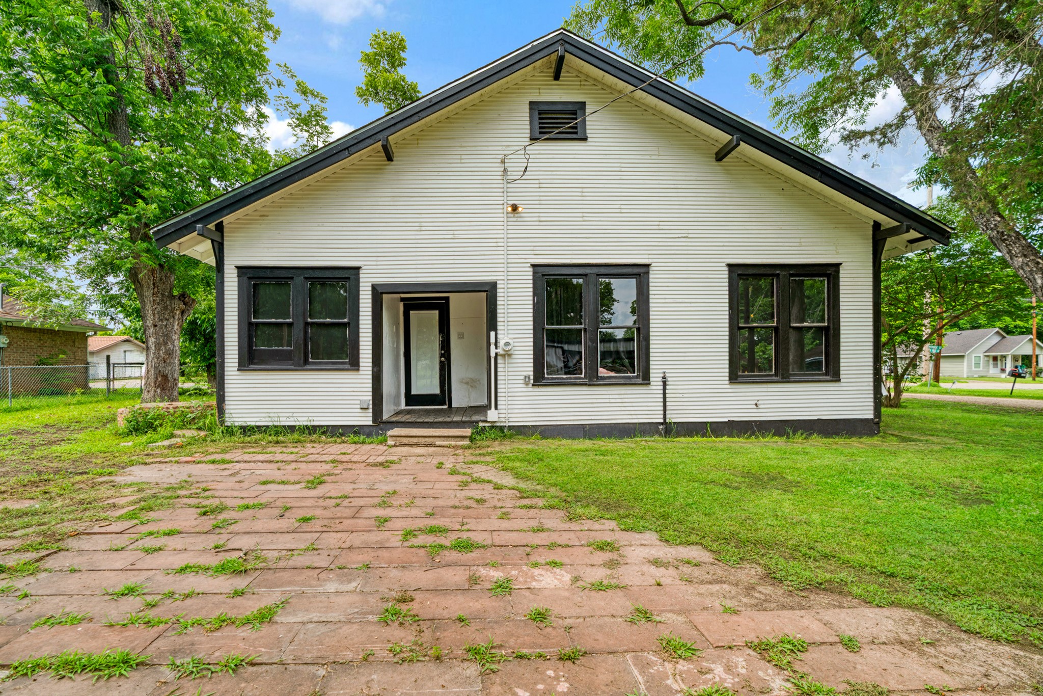 403 Monroe Deport TX 75434