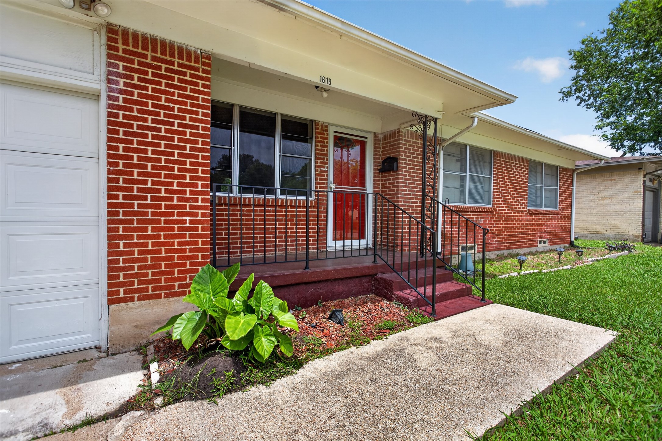 1619 Longview Street Mesquite TX 75149