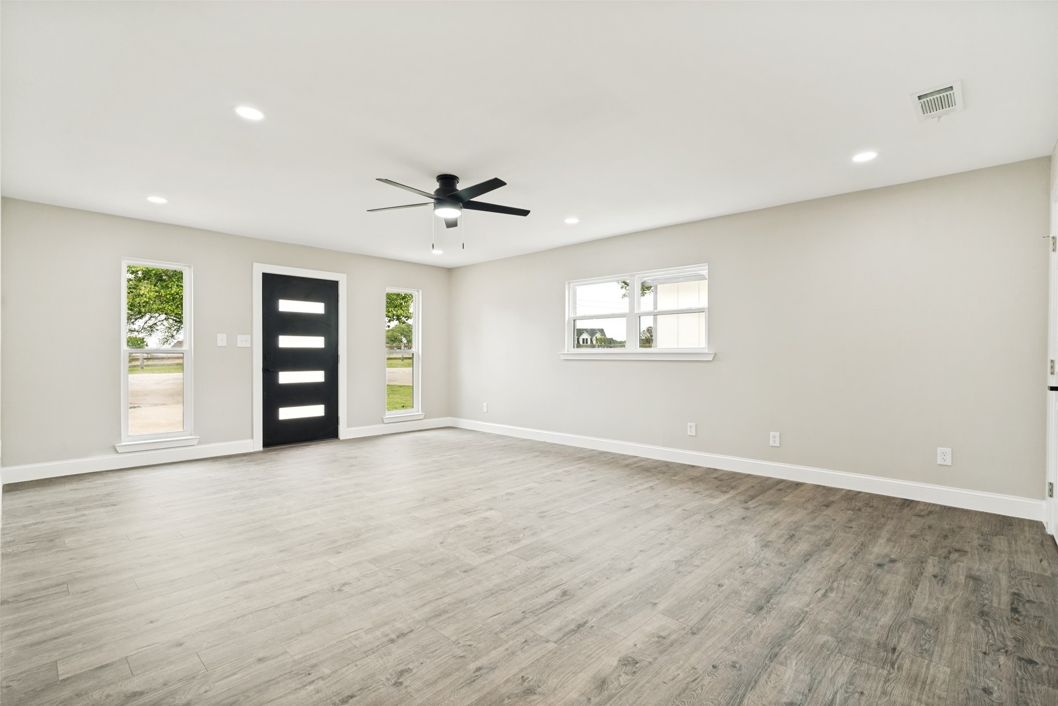 512 Grandview Drive Granbury TX 76049