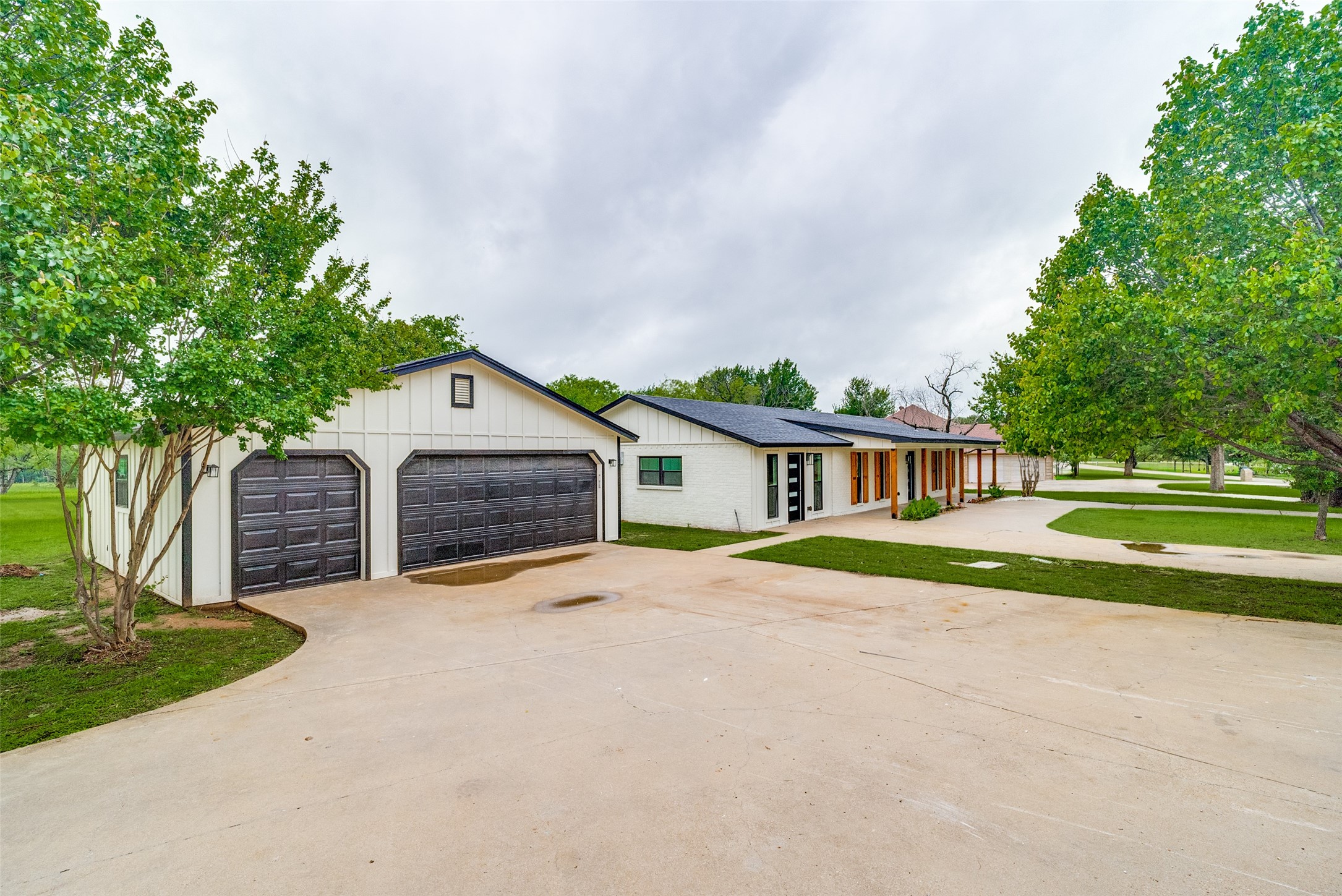 512 Grandview Drive Granbury TX 76049