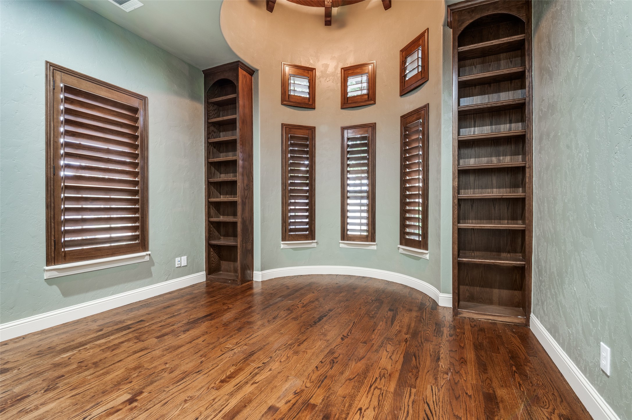1854 Masters Drive Desoto TX 75115