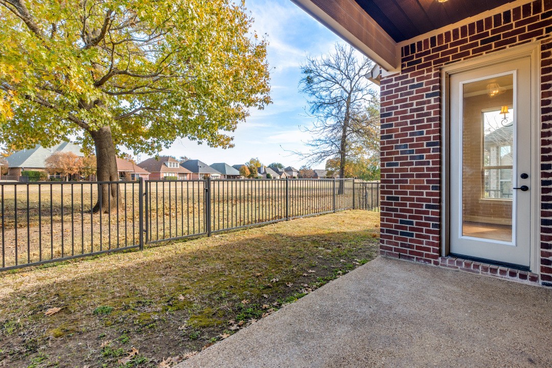 1854 Masters Drive Desoto TX 75115