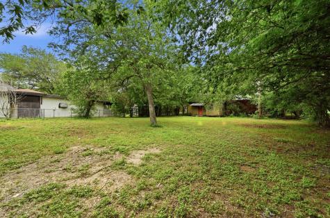 827 Clearfork Street Lockhart TX 78644