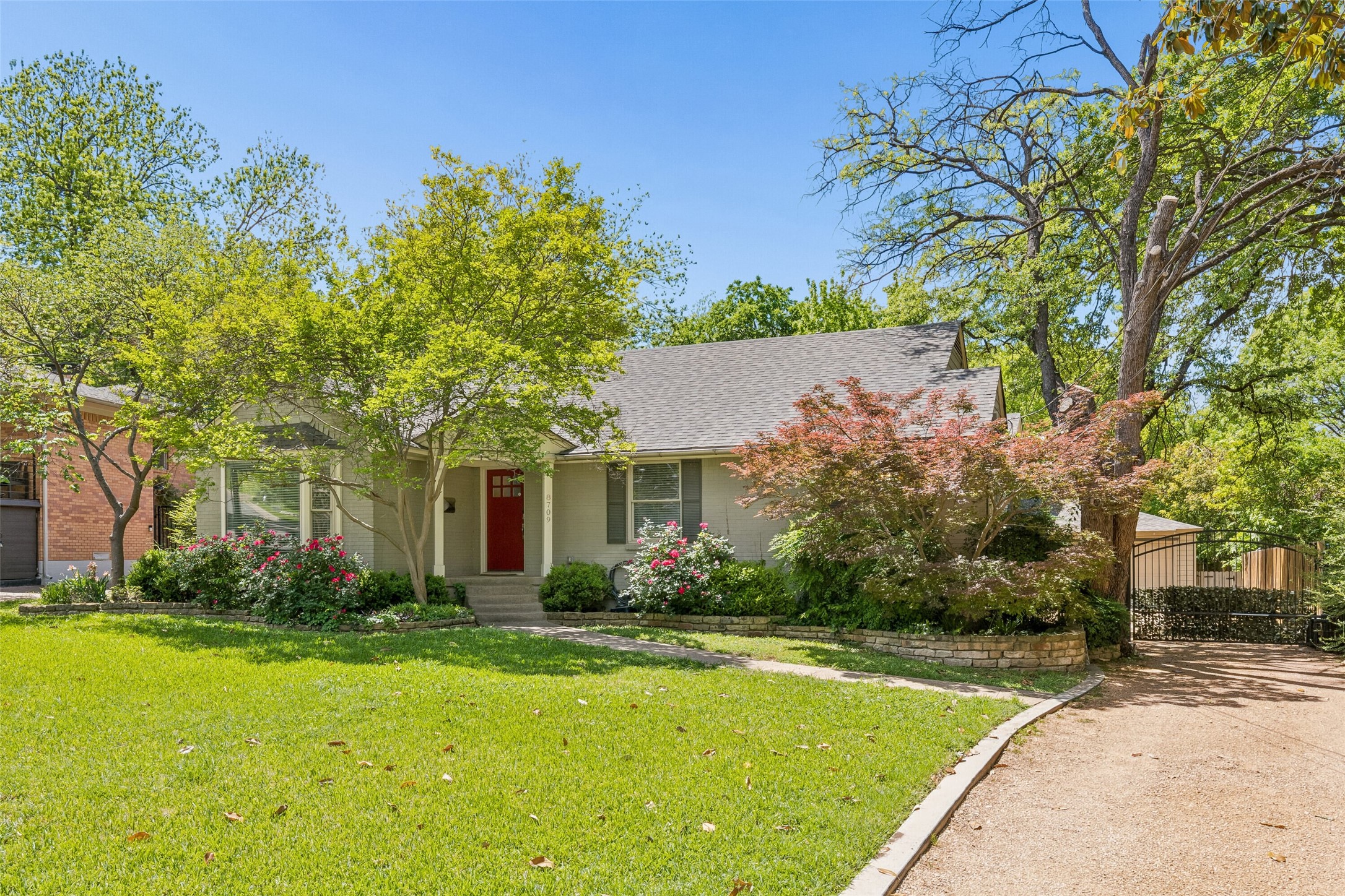 8709 Labron Avenue Dallas TX 75209