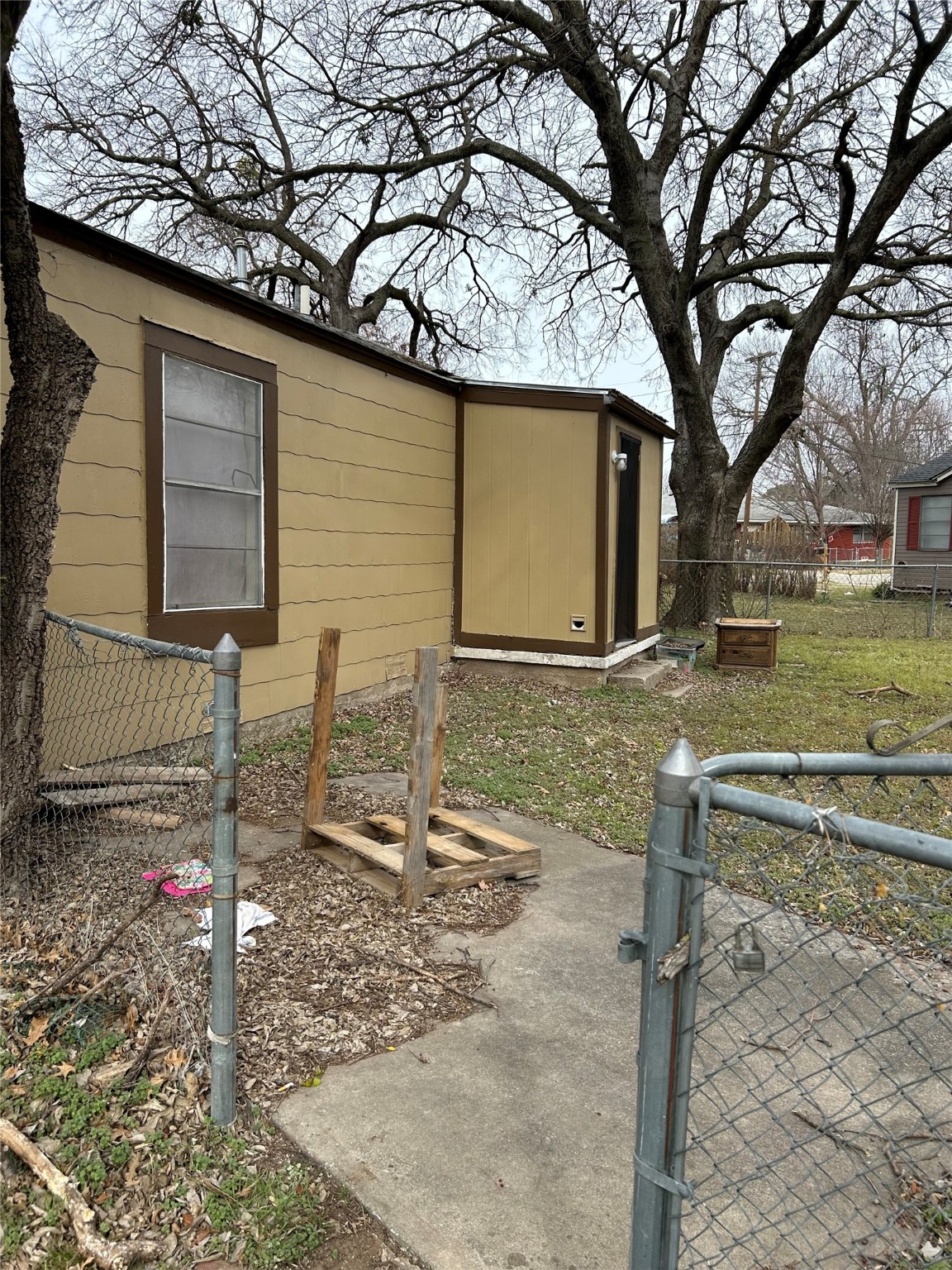 912 Ritchey Street Gainesville TX 76240