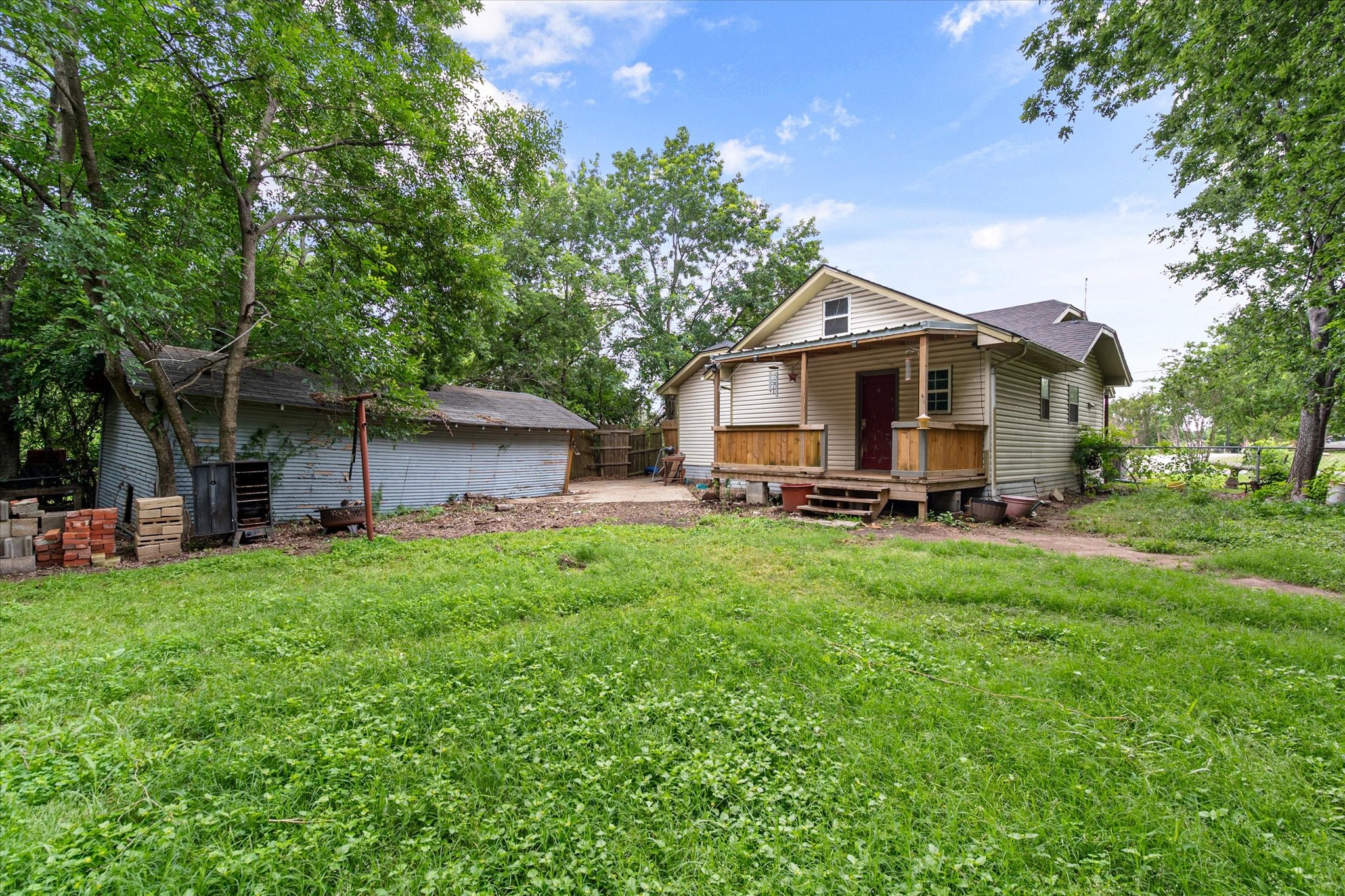 2001 N Beaton Street Corsicana TX 75110