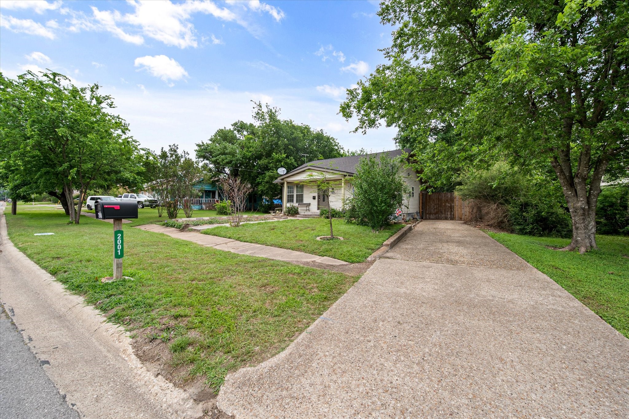 2001 N Beaton Street Corsicana TX 75110