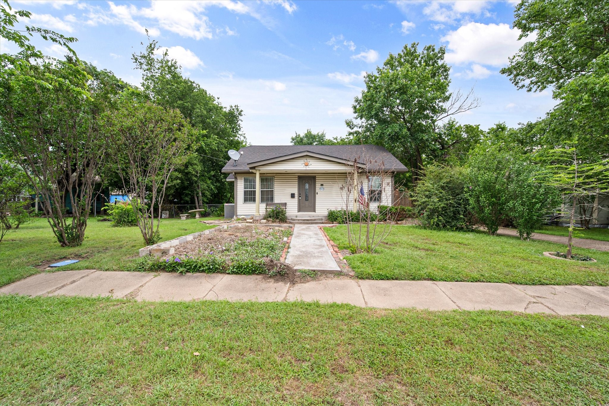 2001 N Beaton Street Corsicana TX 75110