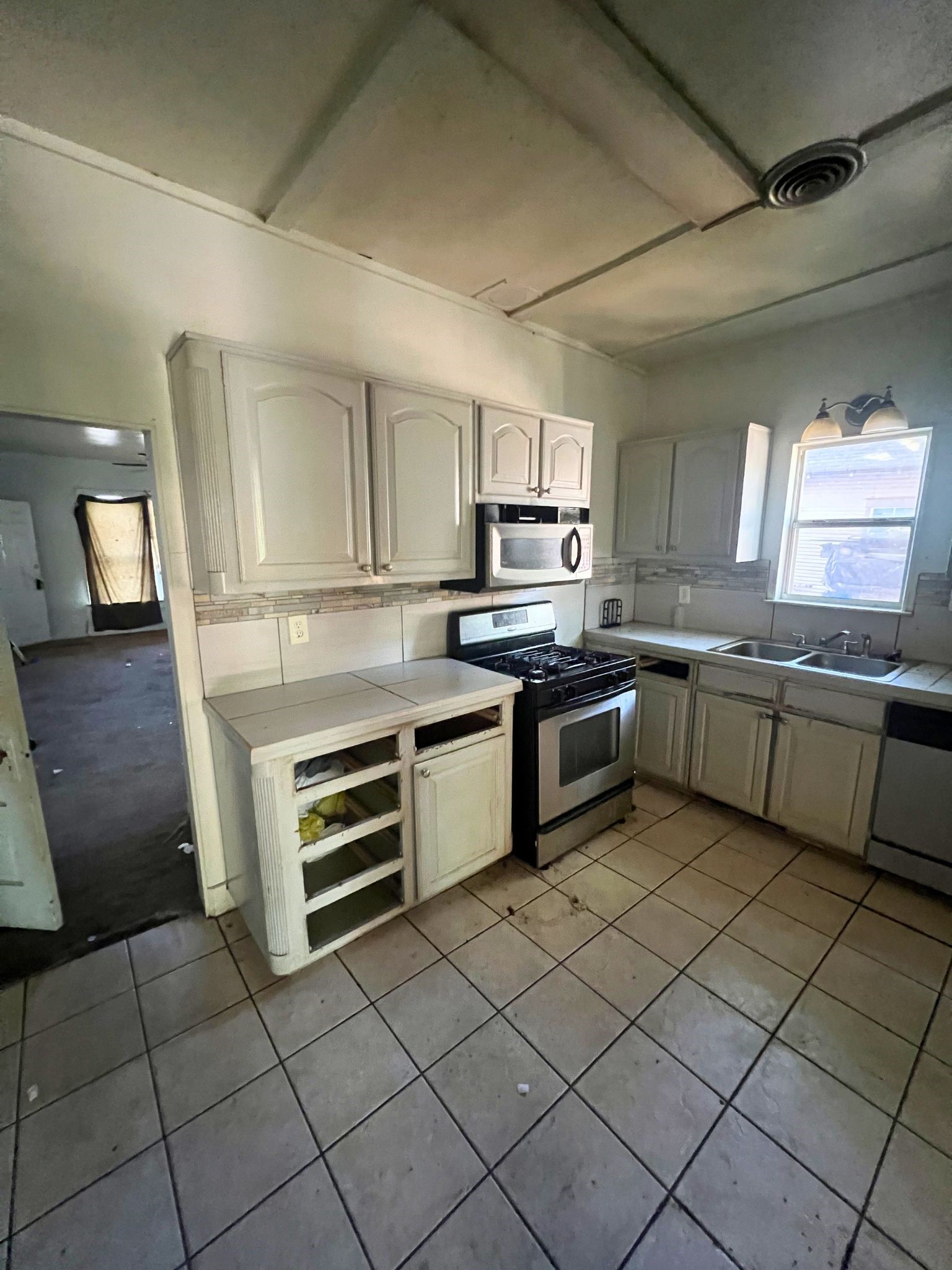 728 Ritchey Street Gainesville TX 76240