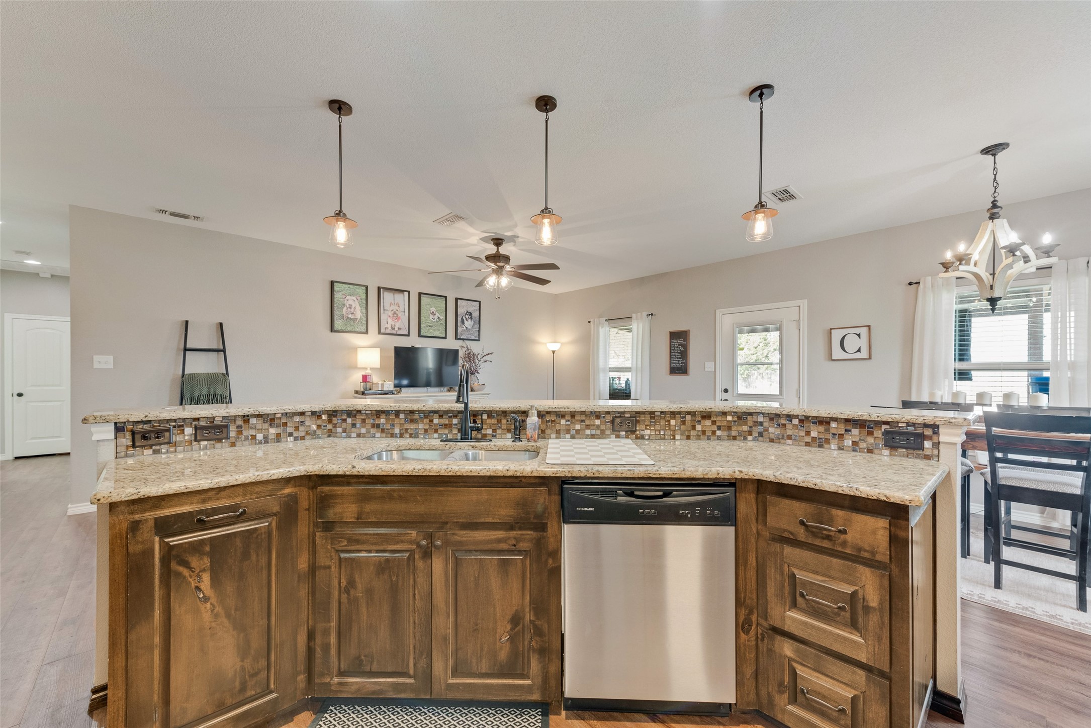 120 Horseshoe Lake Drive Edgewood TX 75117