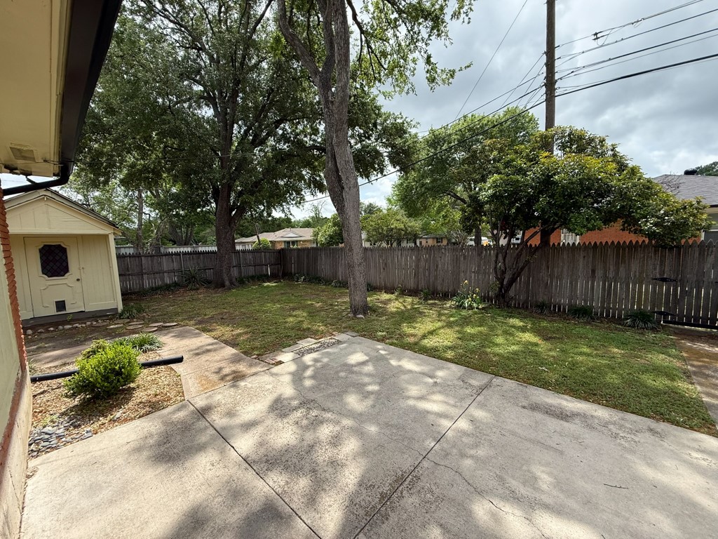 2424 Dorrington Drive Dallas TX 75228