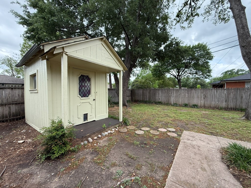 2424 Dorrington Drive Dallas TX 75228