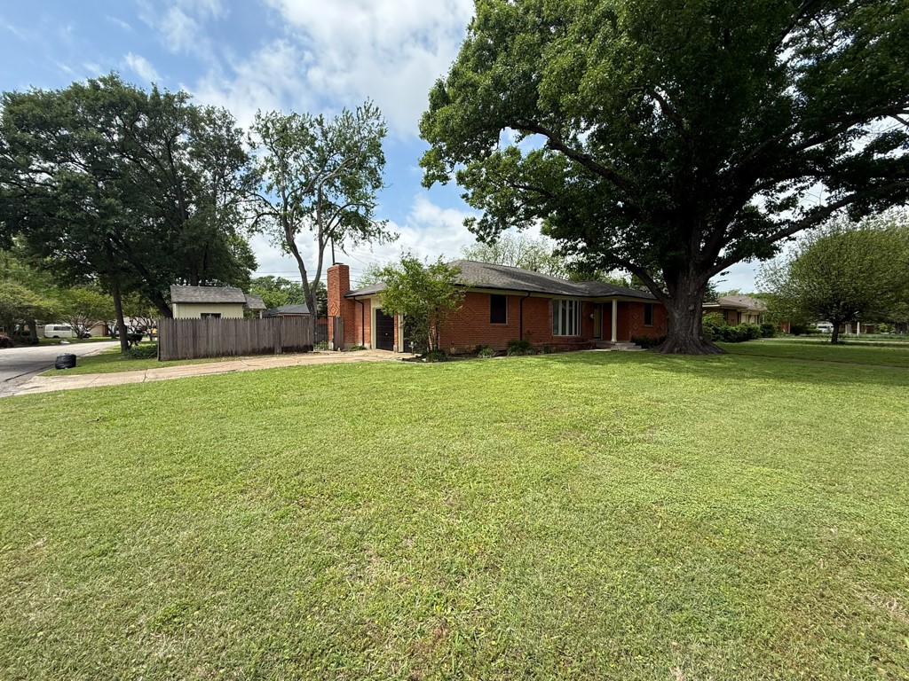 2424 Dorrington Drive Dallas TX 75228
