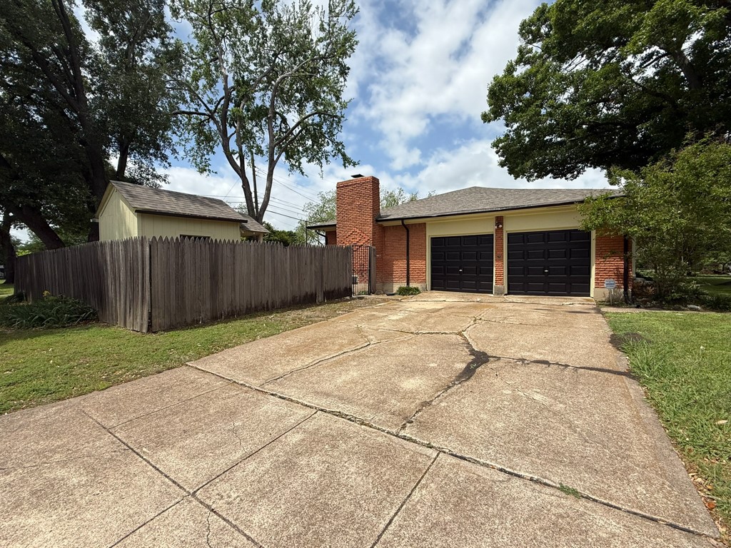 2424 Dorrington Drive Dallas TX 75228