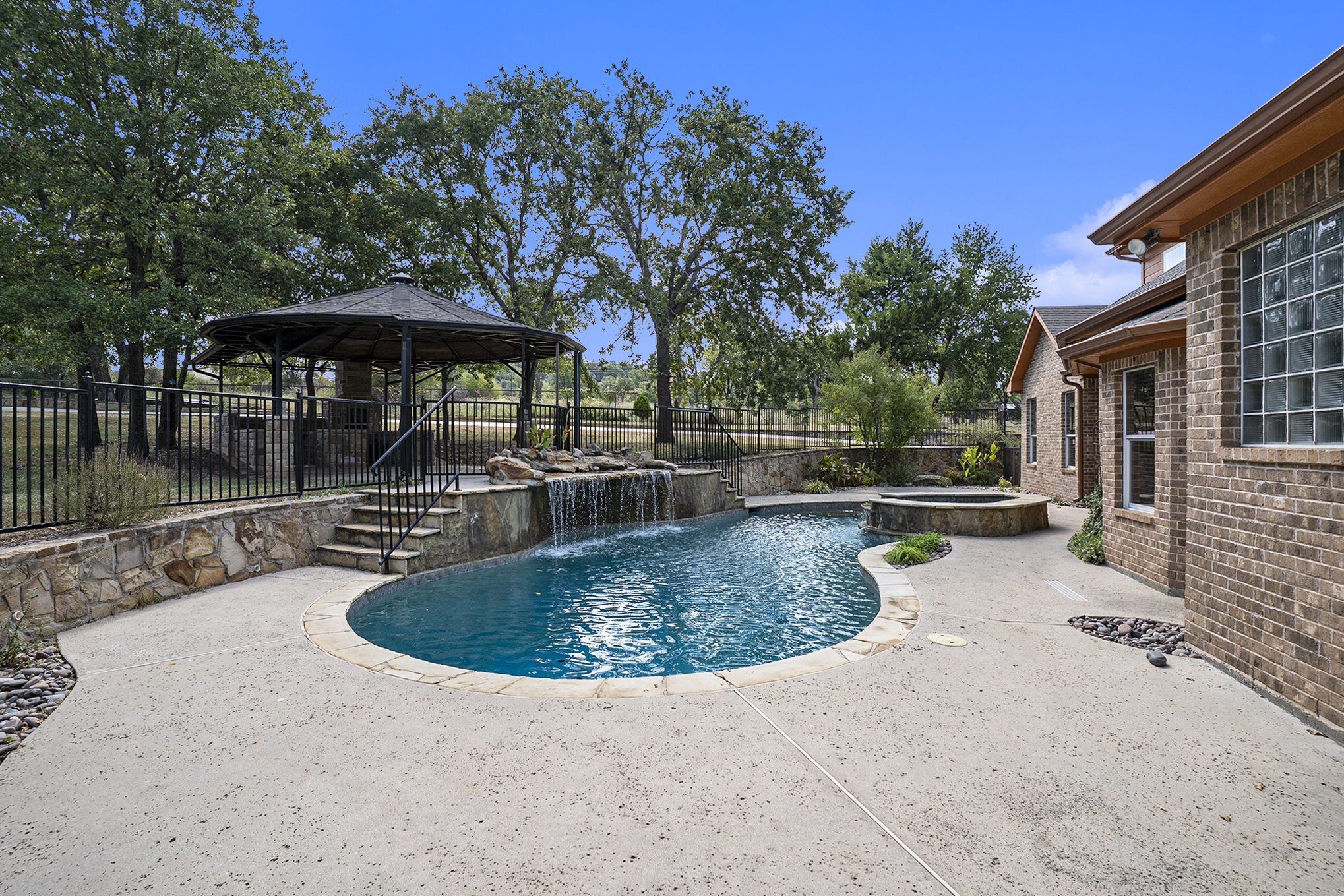 112 Bonita Drive Springtown TX 76082