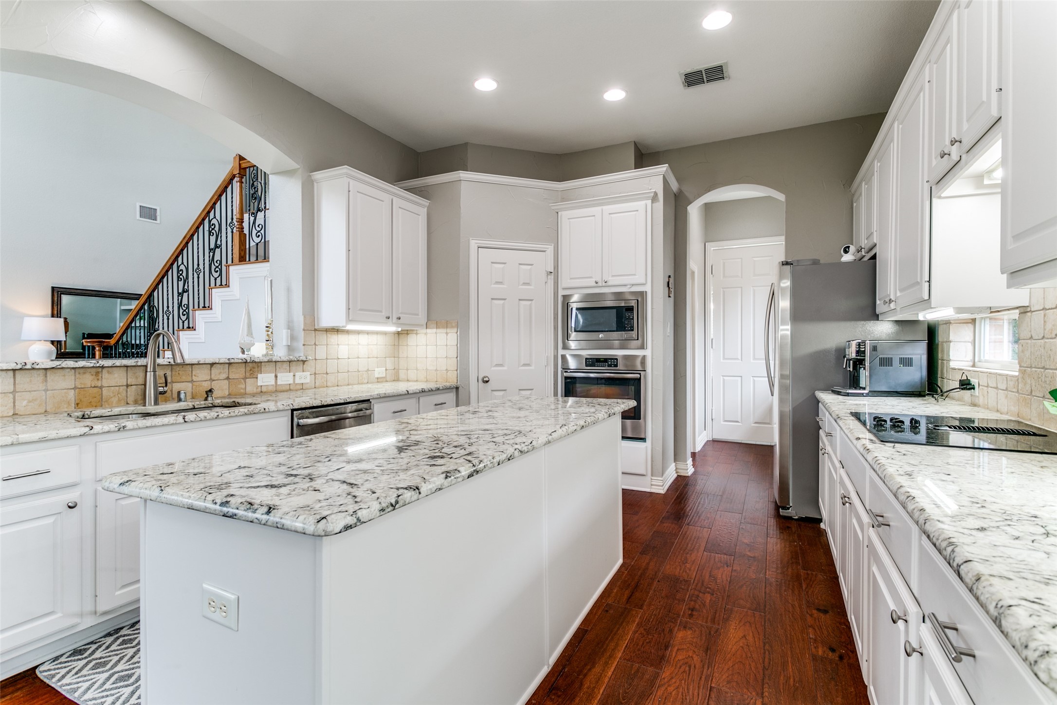 869 Winchester Drive Lewisville TX 75056