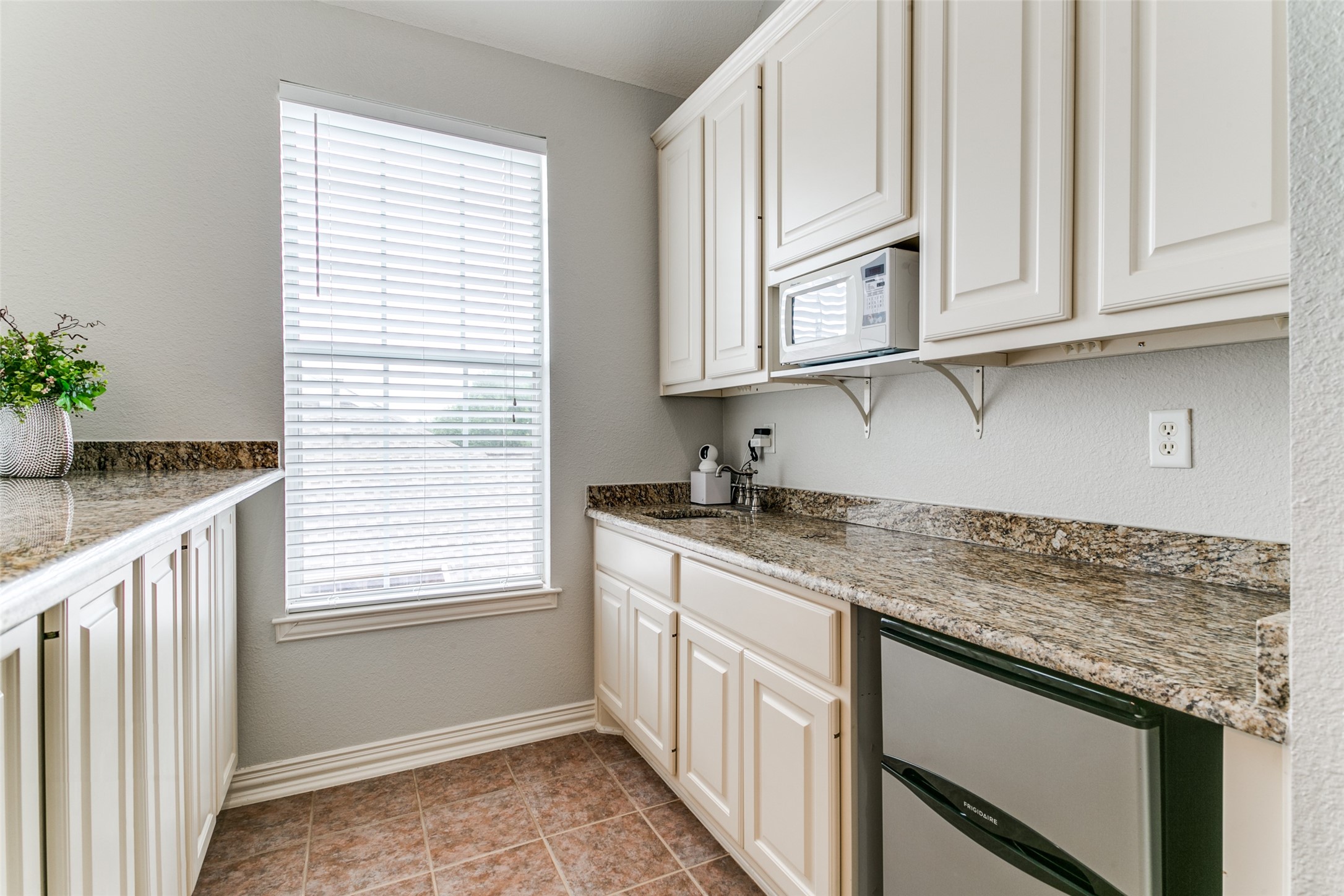 869 Winchester Drive Lewisville TX 75056