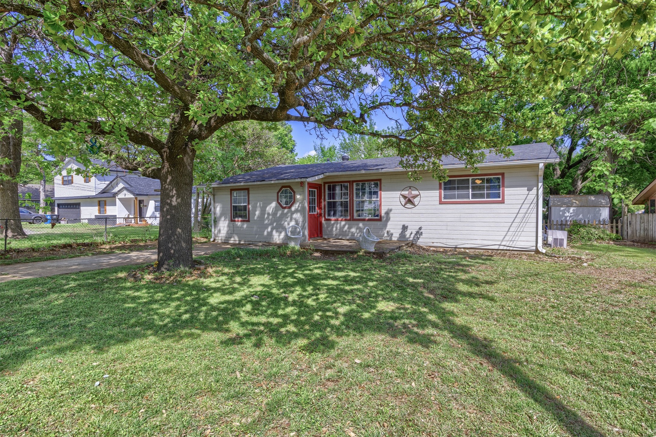 2042 Avon Drive Denison TX 75020