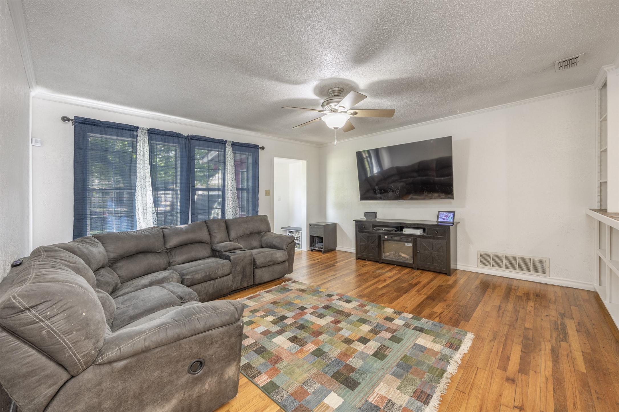 2042 Avon Drive Denison TX 75020