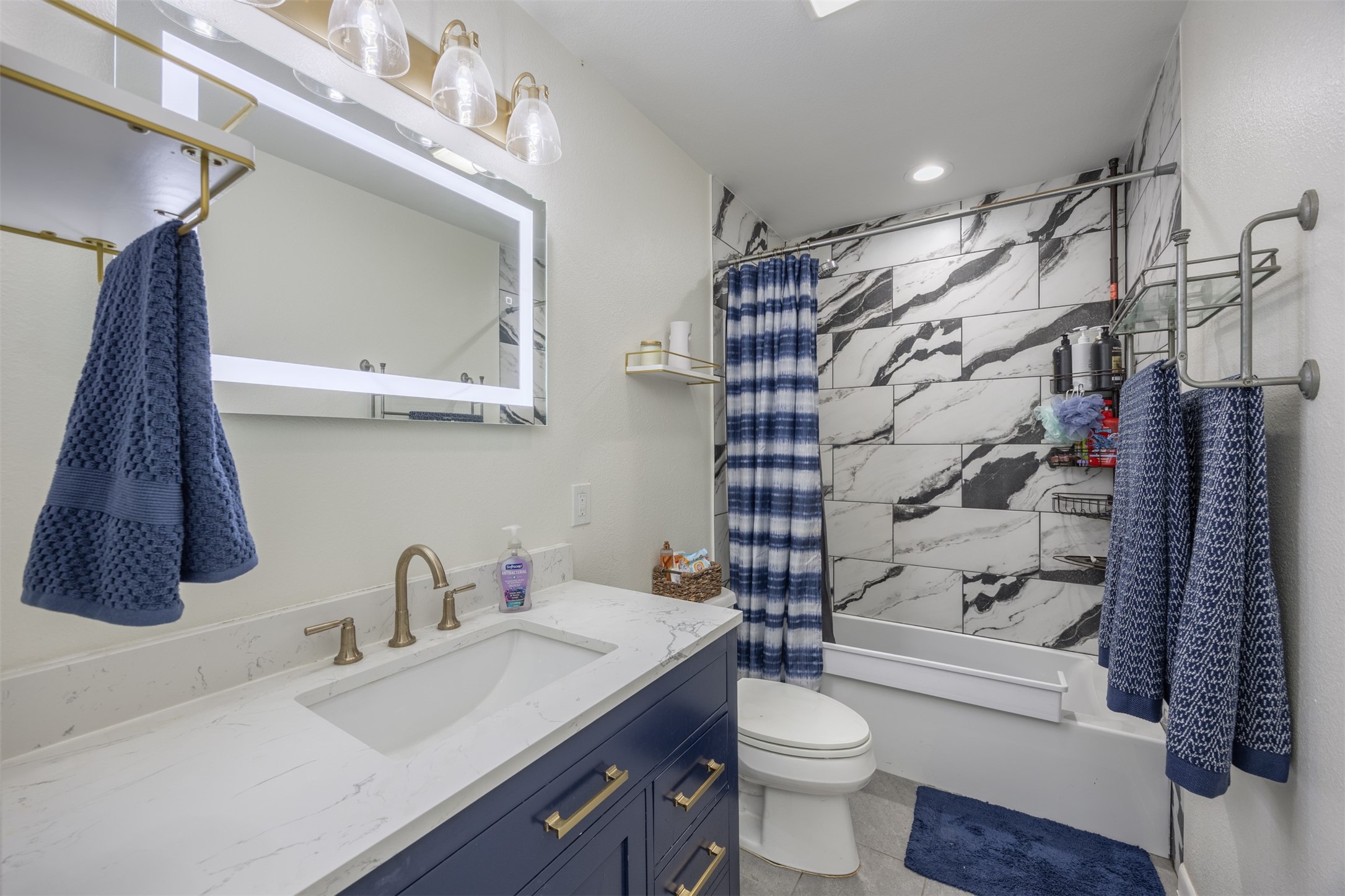2042 Avon Drive Denison TX 75020