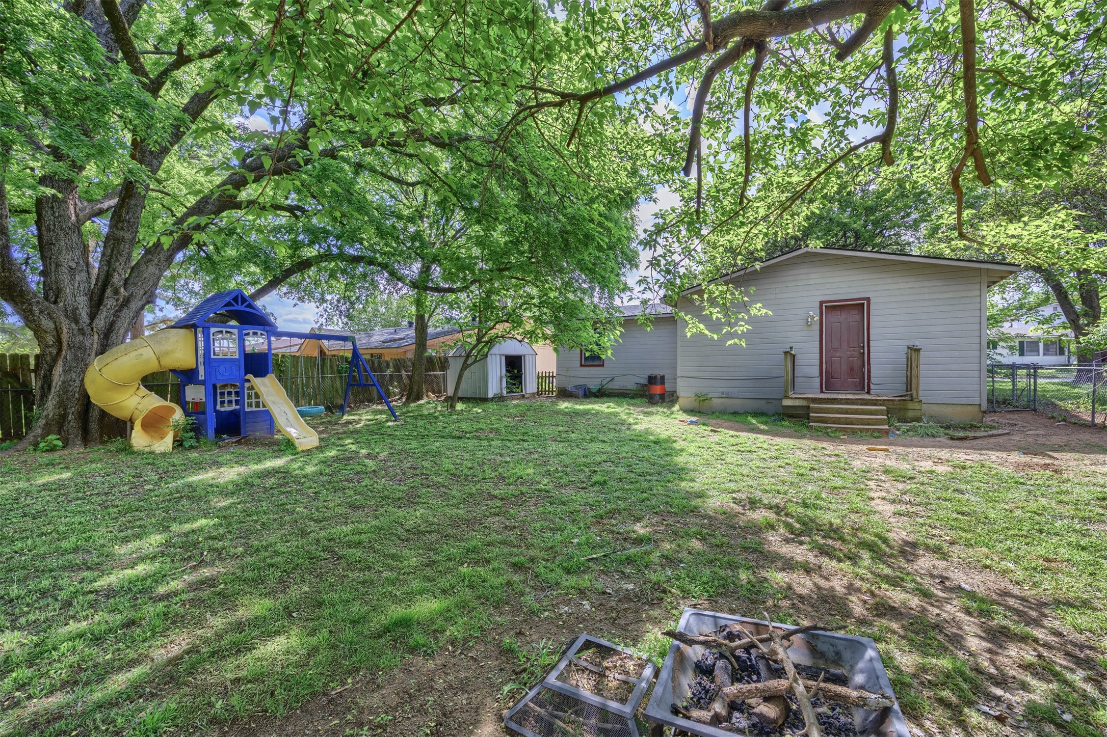 2042 Avon Drive Denison TX 75020