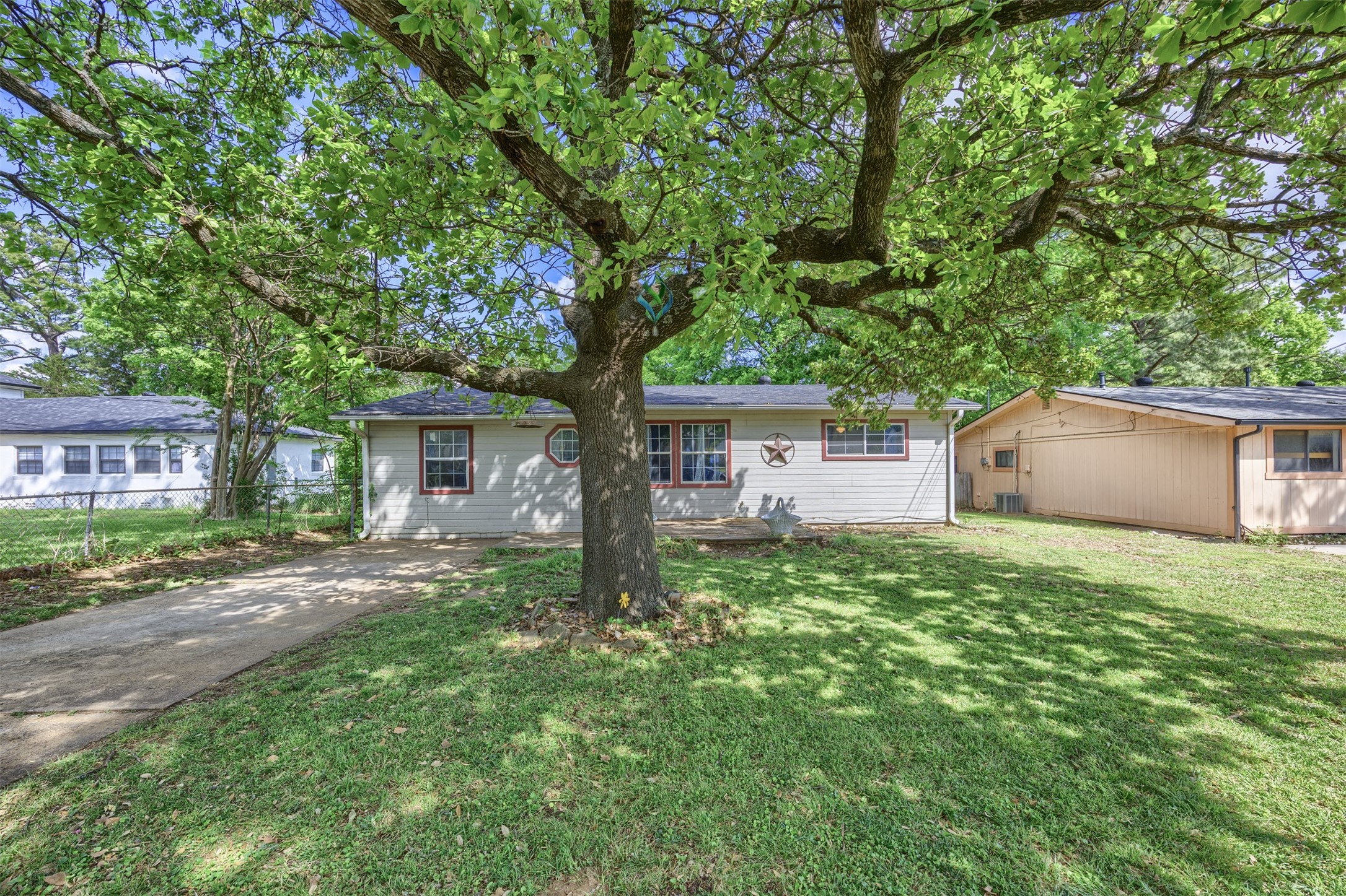 2042 Avon Drive Denison TX 75020