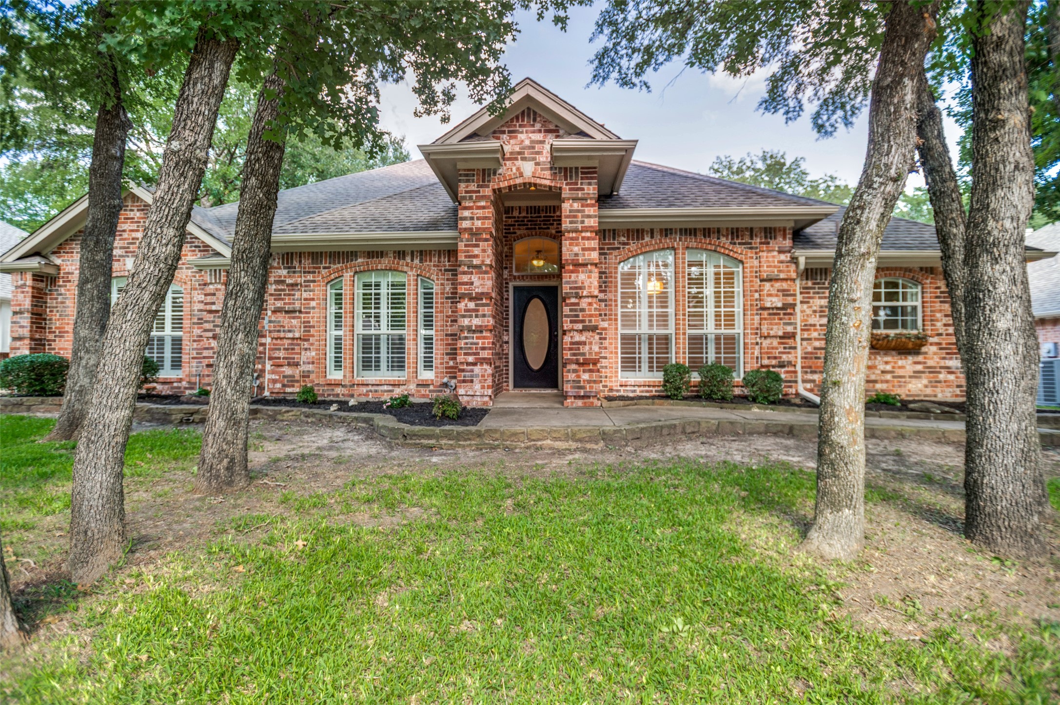 3624 Chateaux Lane Hurst TX 76054