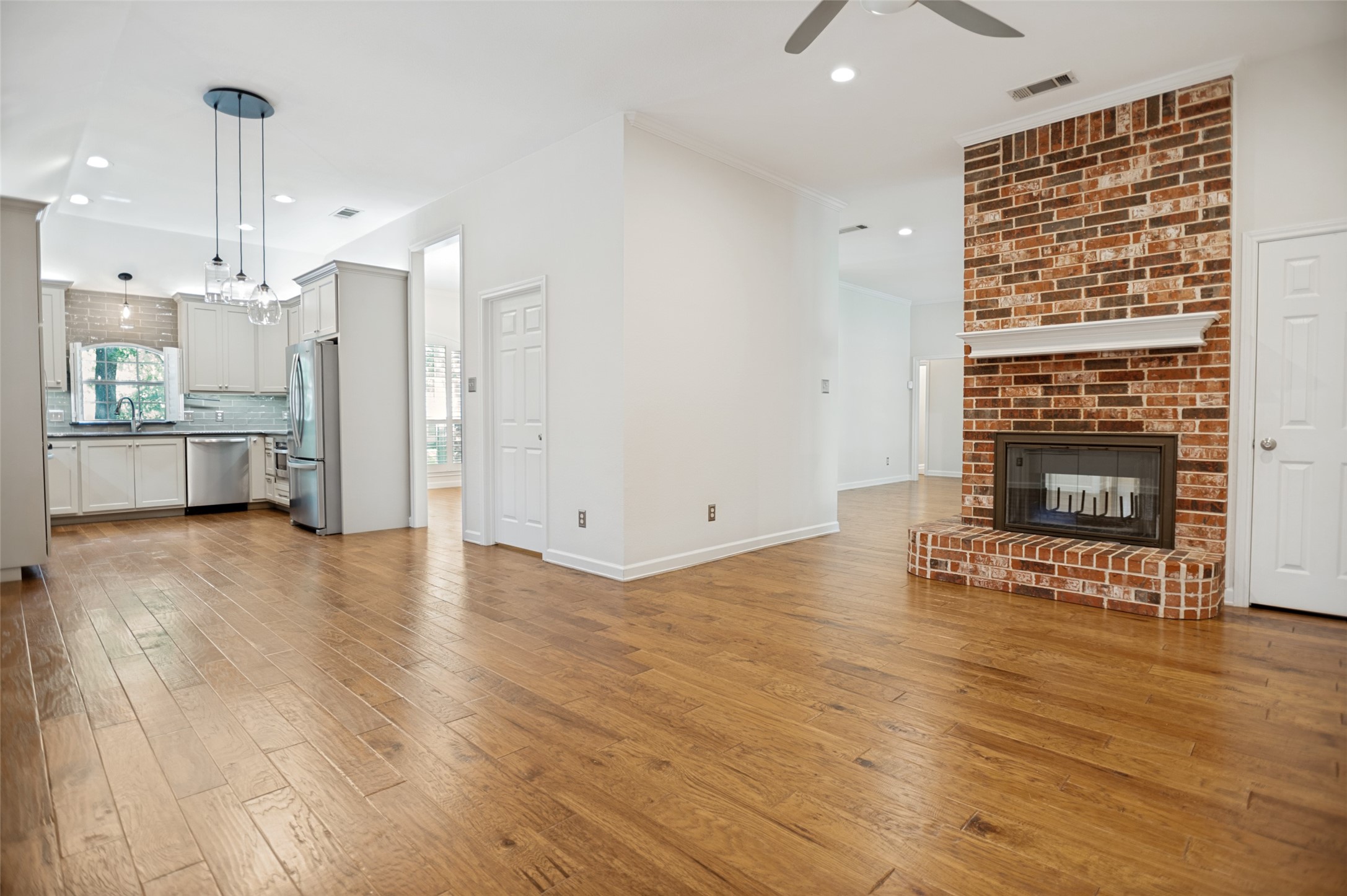 3624 Chateaux Lane Hurst TX 76054