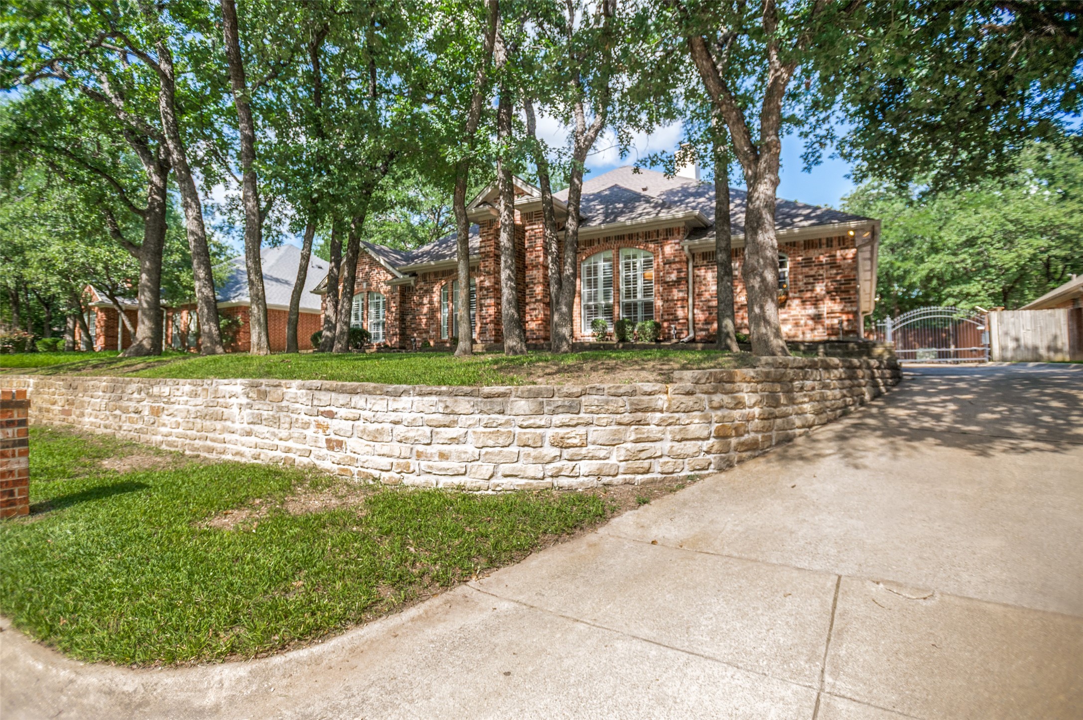 3624 Chateaux Lane Hurst TX 76054