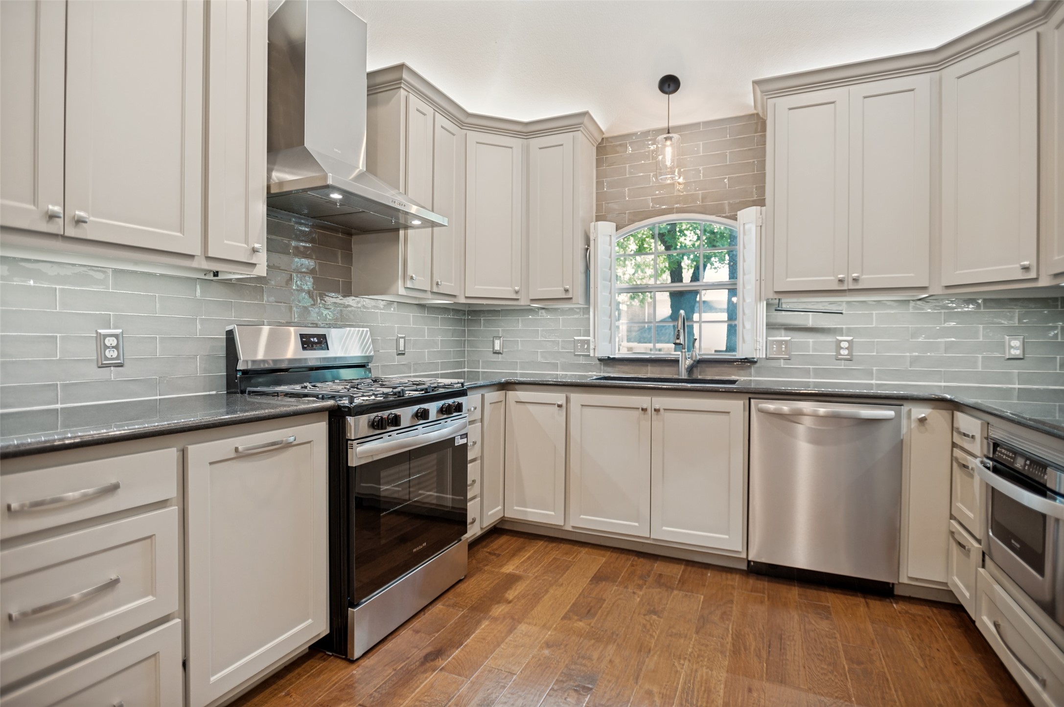 3624 Chateaux Lane Hurst TX 76054