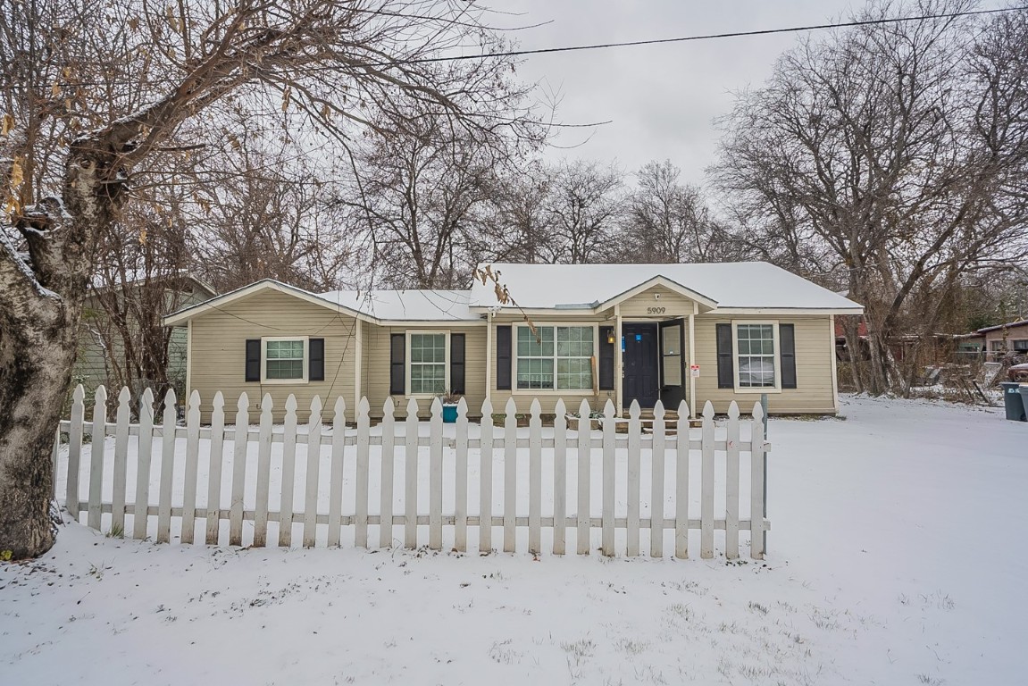 5909 Posey Lane Haltom City TX 76117