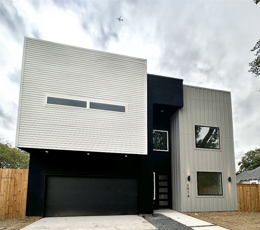 2014 Toronto Street Dallas TX 75212