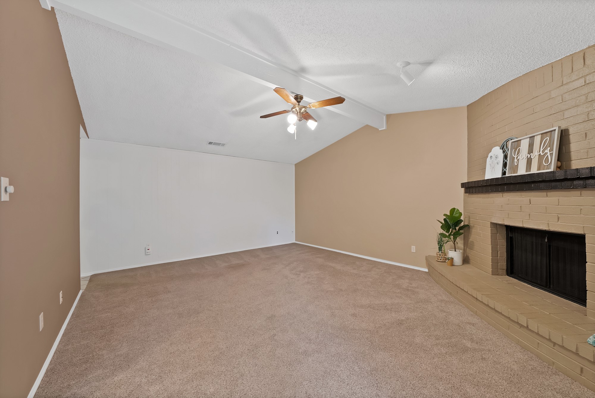 2609 N Capistrano Court Arlington TX 76015