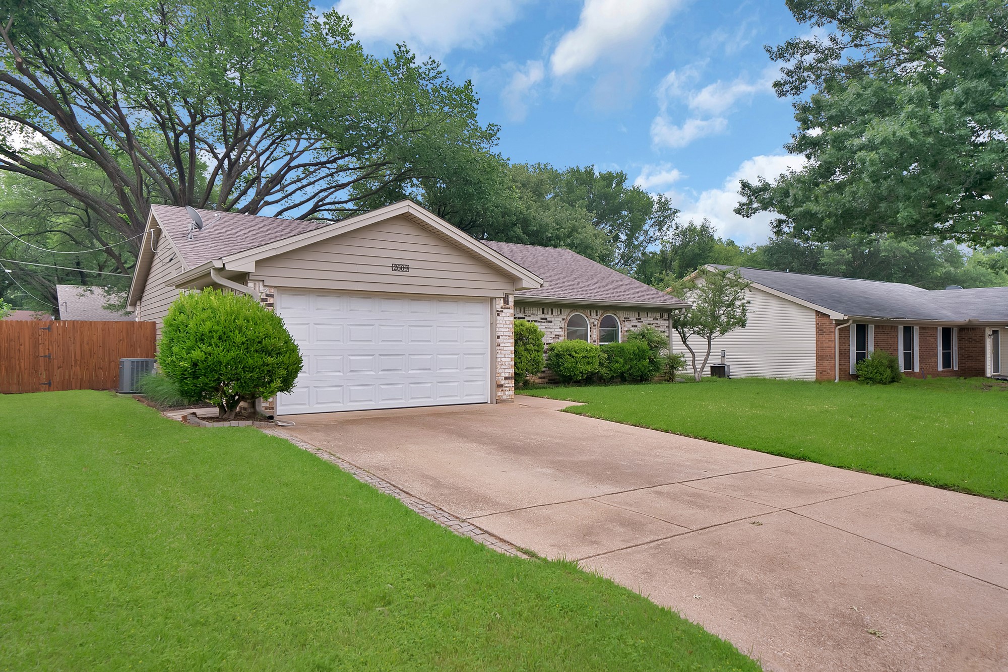 2609 N Capistrano Court Arlington TX 76015